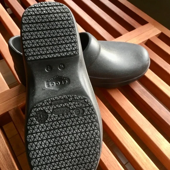 Crocs Clogs - Picture 4 of 6